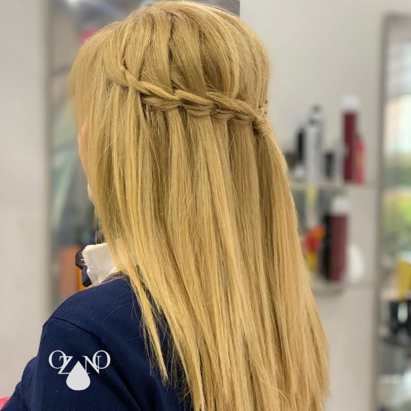 Trenza de cascada en rubio