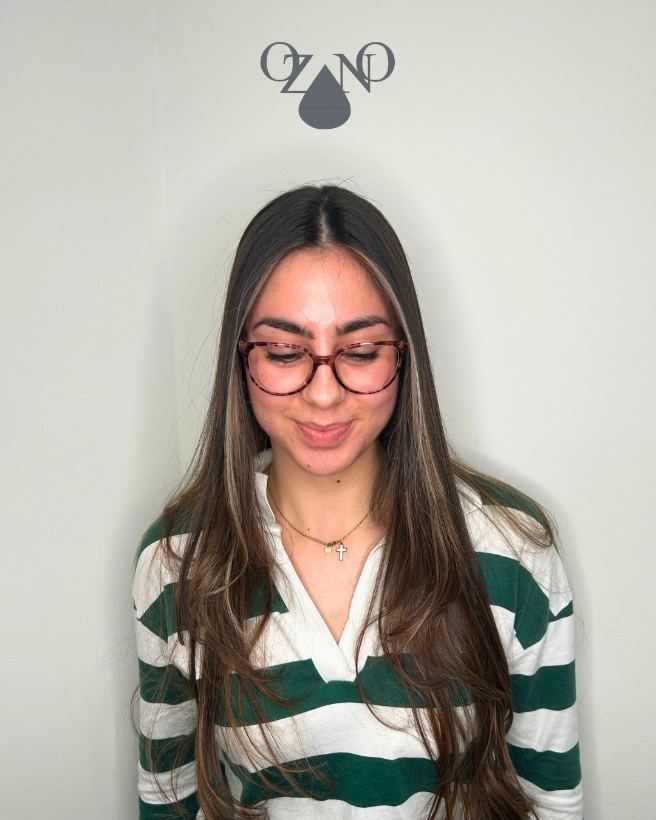 Melena larga con mechas e iluminaciones